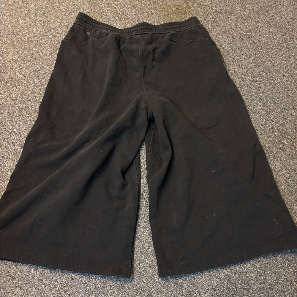 Lululemon loungeful high rise wide leg crop 18 - Picture 6 of 7